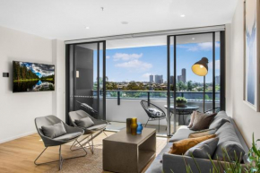 Family Unit with Parking, Balcony, Pool near Beach